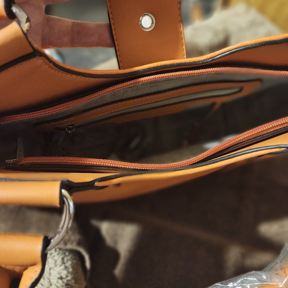 Handbag - Picture 4 of 4